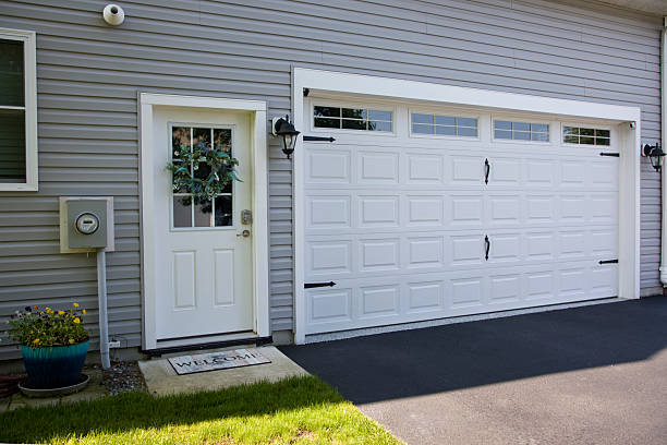 24/7 Emergency Garage Door Panel Replacement experts in Enon, OH